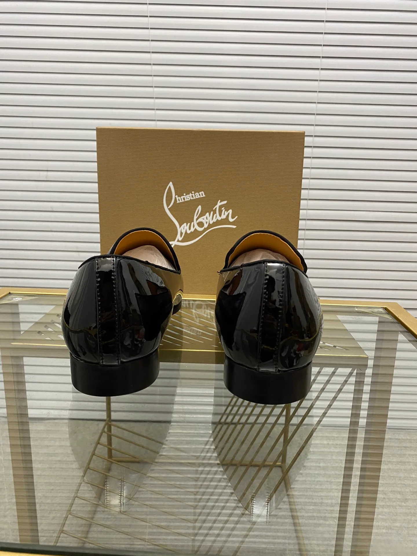 Made to order. Ex-factory price 500. christian louboutin (CL red sole shoes) counter series, casual sneakers for couples 📢 📢 📢 Exclusive hot style release 🎈🎈💪 Movable latex feet 👻 Finished outsole line [Proud] 😝Female 35-40# Male 38#-46, global supply😝 [Top version]: Original imported genuine leather upper, top original leather lining, original molded TPU outsole, original 1:1 detail processing, original shoe last,